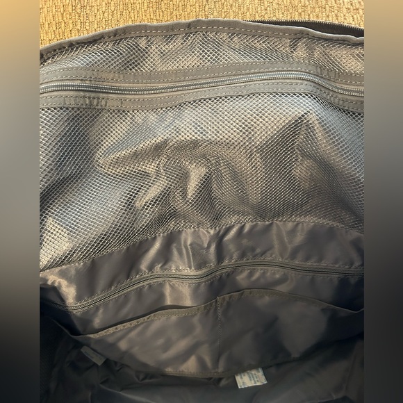 Black Canvas Witzman Travel Duffel Bag - Picture 6 of 7